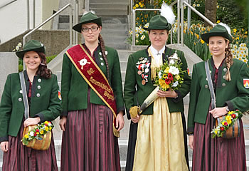 ehrendame mit maketenderinnen